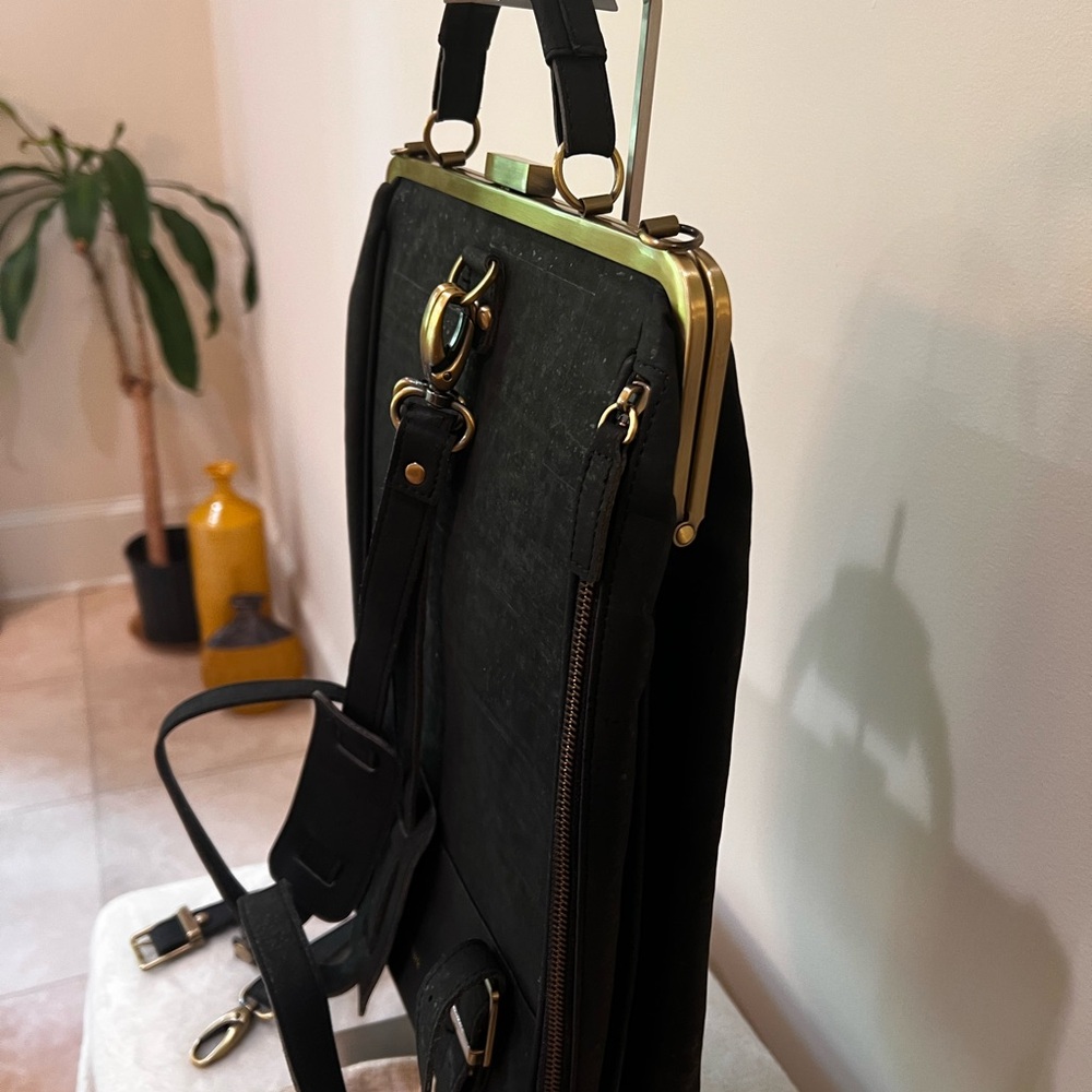 Elegant women’s backpack - Picture 2 of 16